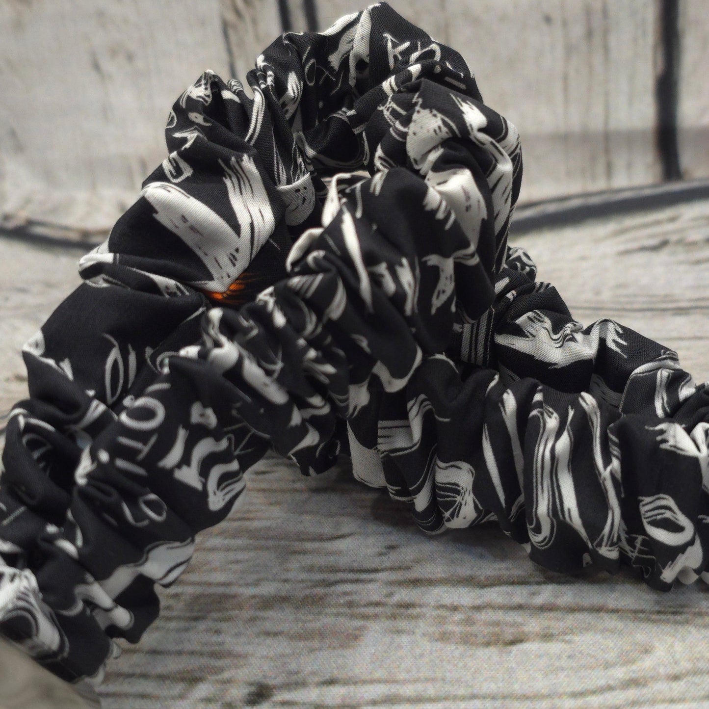 Paramore Riot! Scrunchie Wristlet | Cotton Poplin