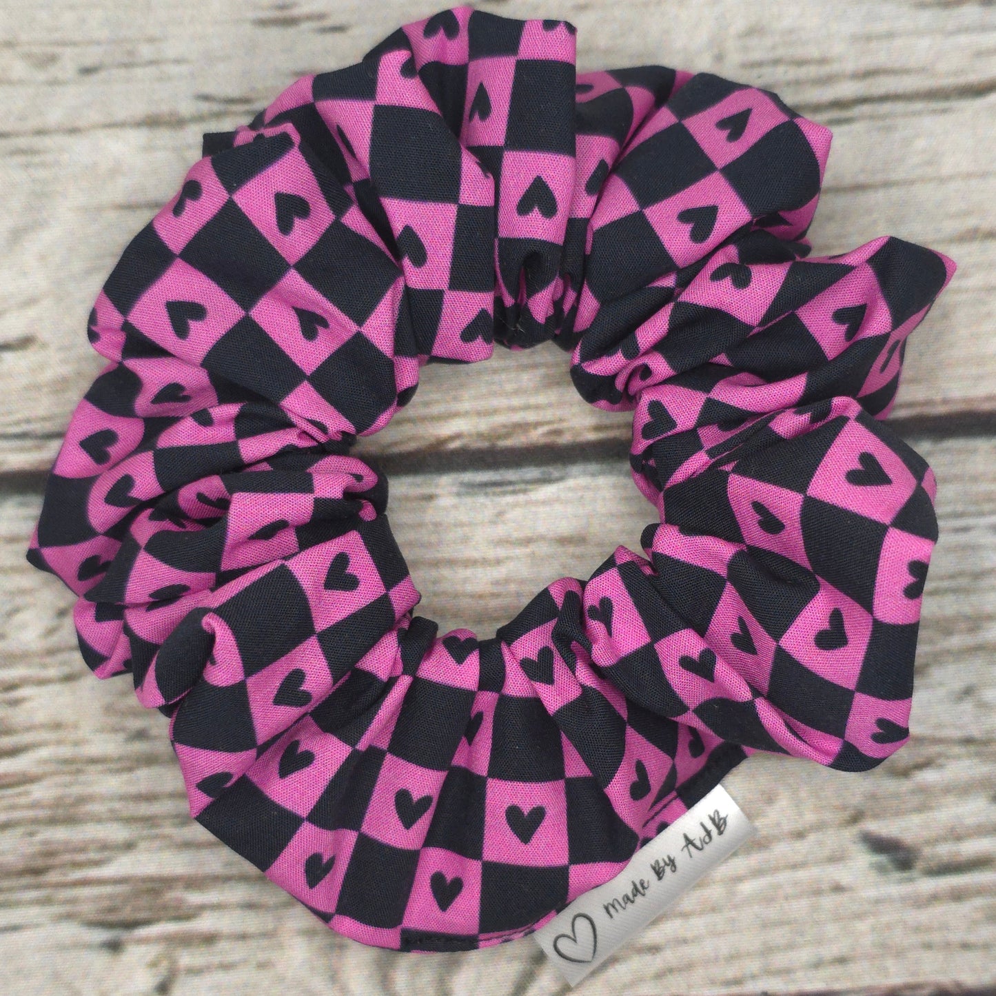 Checkered Hearts Scrunchie | Cotton Poplin